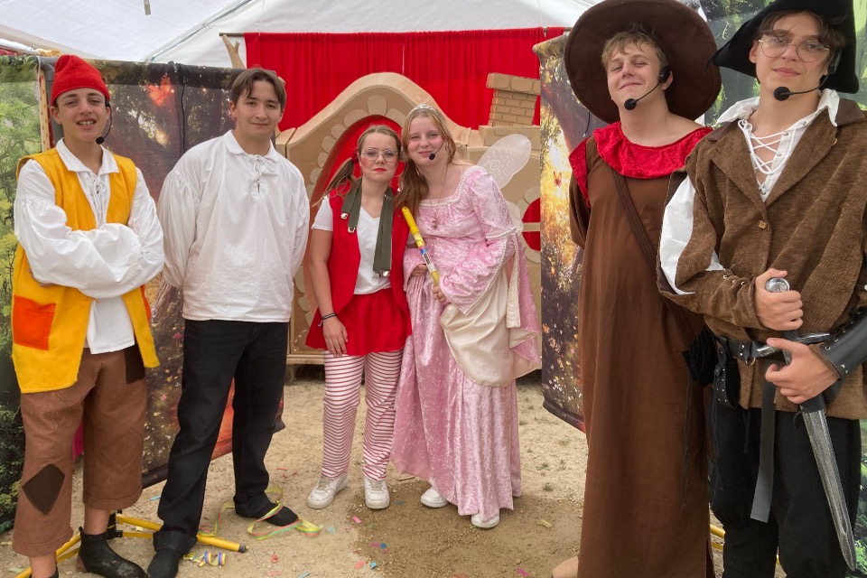 St Nicolas Chez les Nutons 